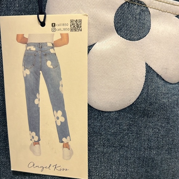 Angel Kiss High Rise Daisies Jeans NWT new with tags Size 13/31 - Picture 3 of 3